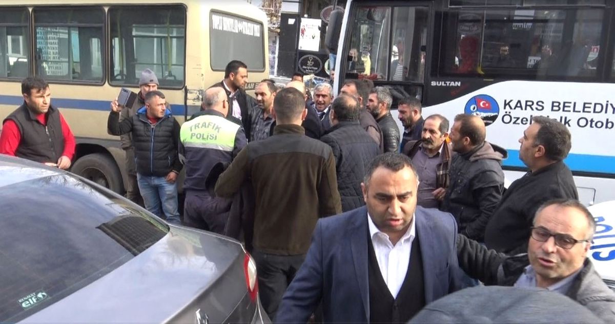 Kars\'ta Eylem Yapan Dolmuşçulara Müdahale