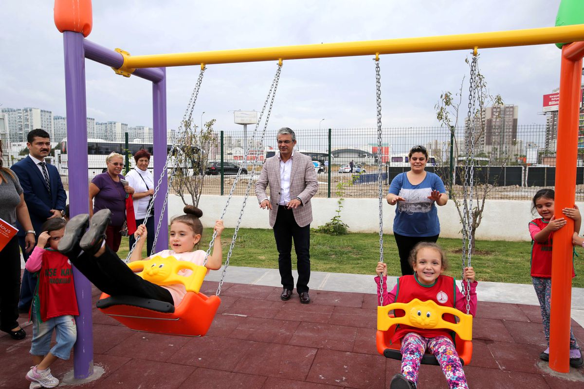 Karşıyaka\'nın Parklarına Modern Dokunuş  