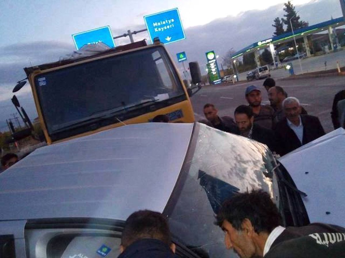Malatya\'da Kamyon Otomobile Çarptı: 1 Ölü