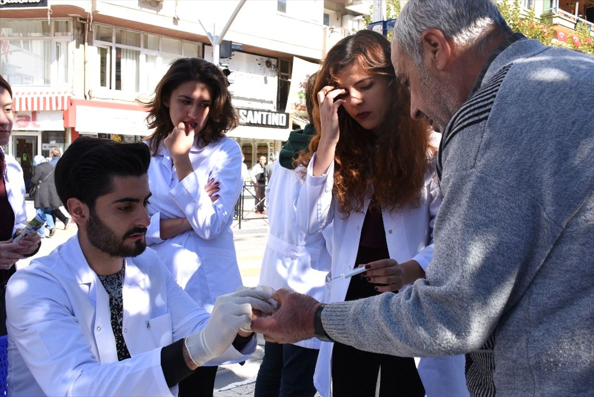 Mcbü Öğrencileri Vatandaşları Bilgilendirdi