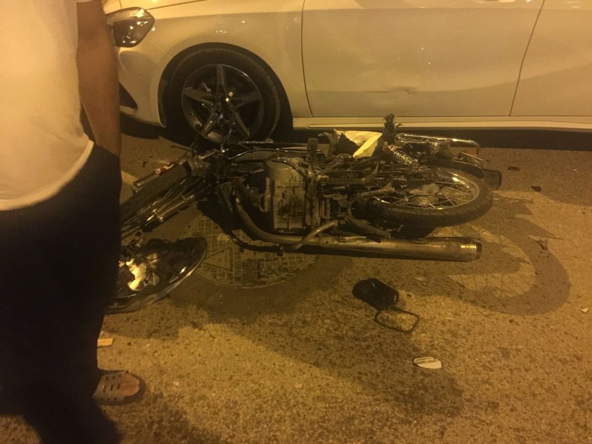 Motosikletle Hafif Ticari Araç Çarpıştı: 1 Yaralı