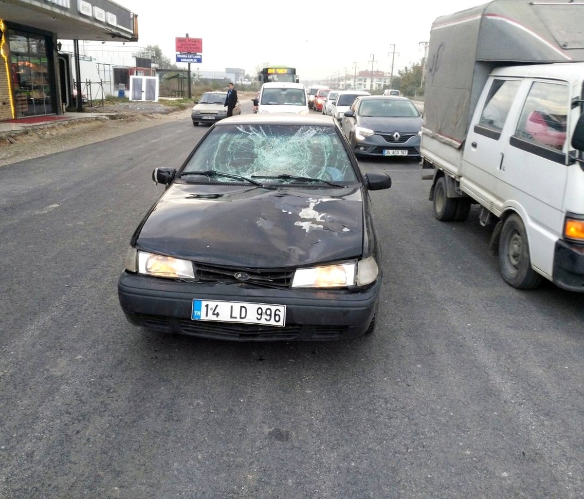 Otomobilin Altında Kalan Lise Öğrencisine Yaralandı