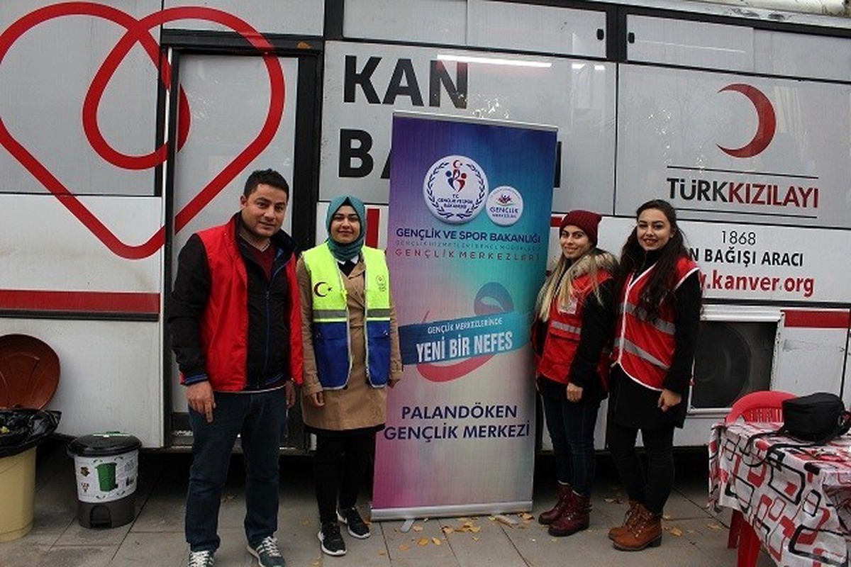 Palandöken Gençlik Merkezi\'nden Anlamlı Jest