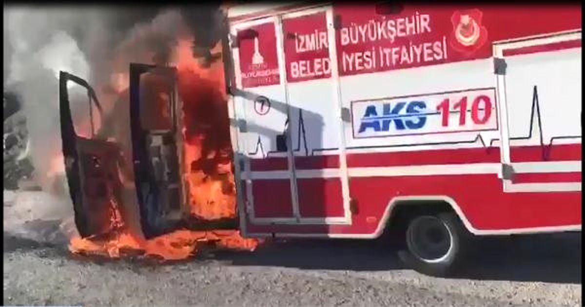 Seyir Halindeyken Alev Alan İtfaiye Ambulansı Yandı