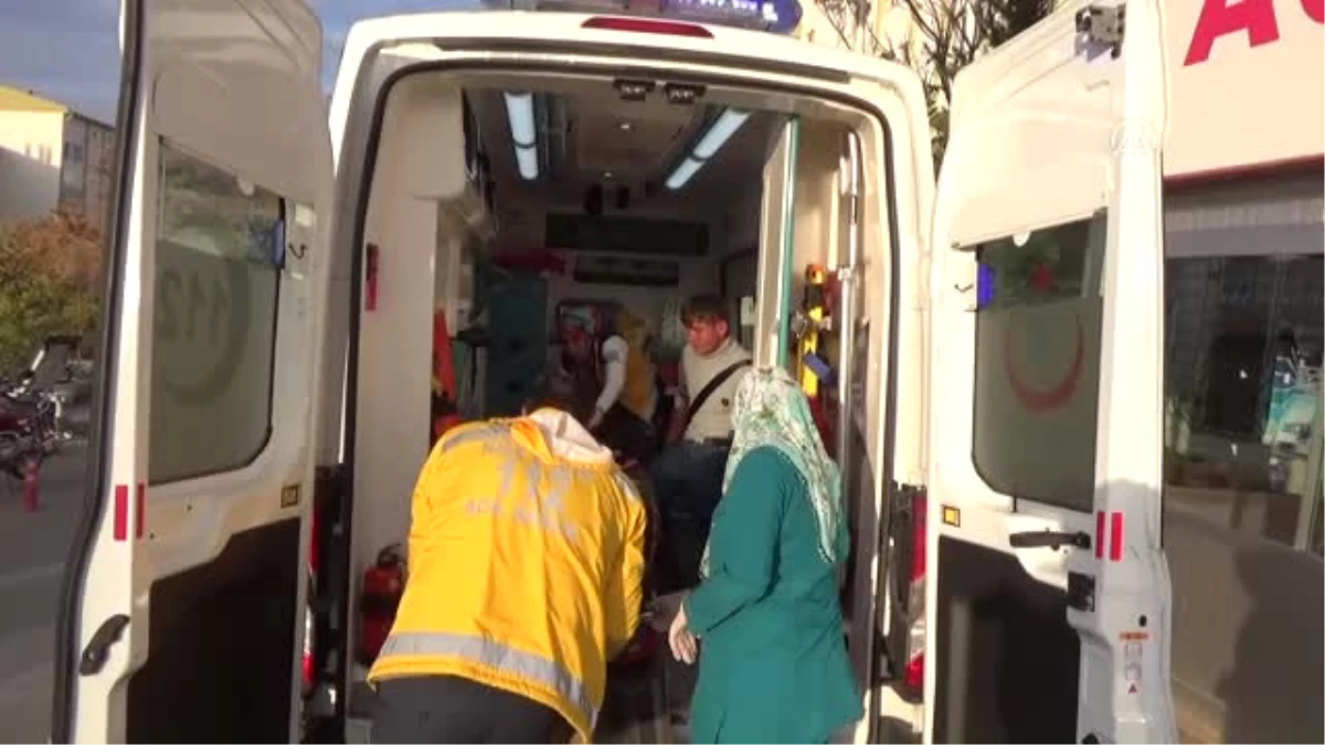 Tarım İşçilerini Taşıyan Minibüs ile Kamyon Çarpıştı: 14 Yaralı