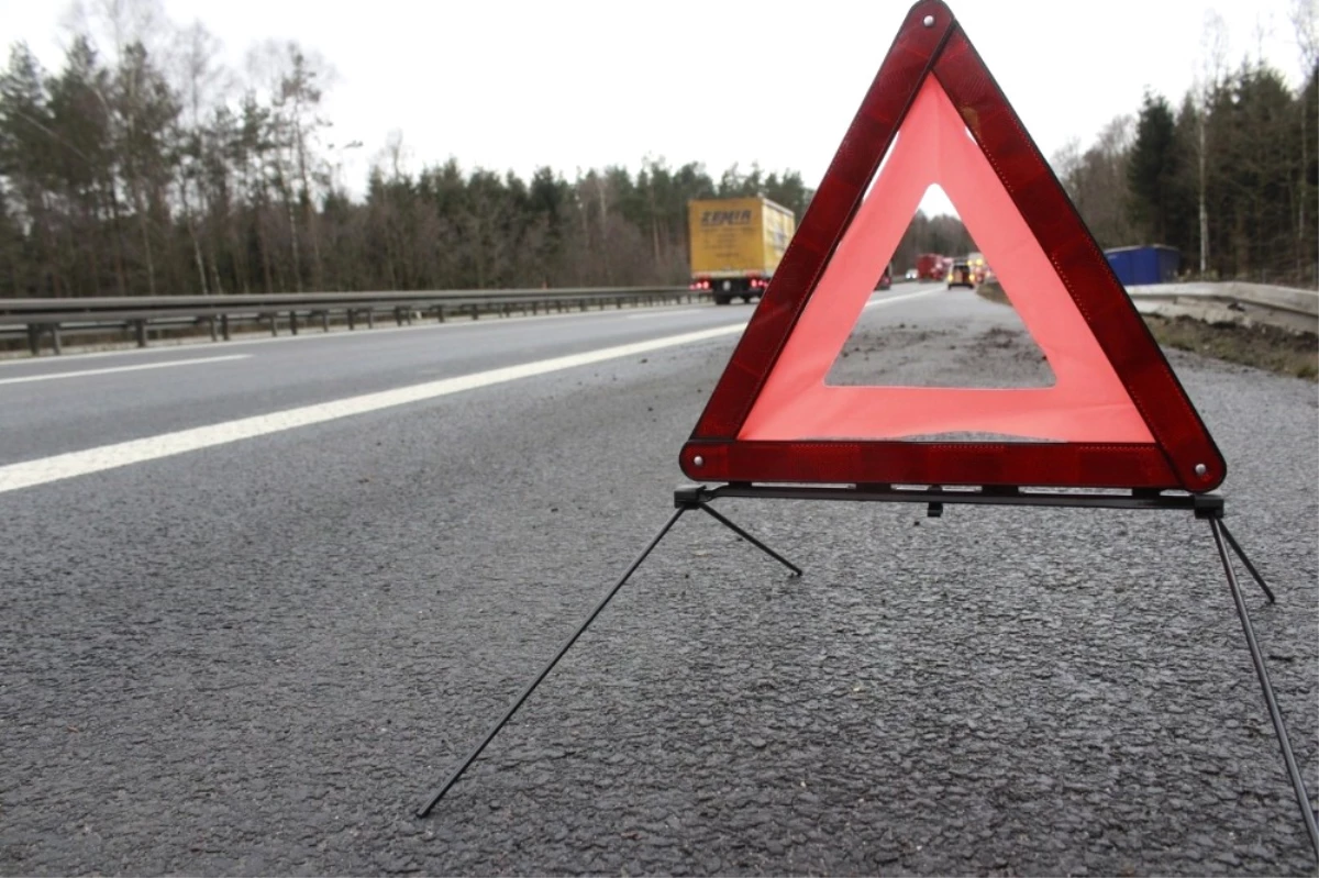 Uşak\'ta Trafik Kazası; 1 Ölü, 1 Yaralı