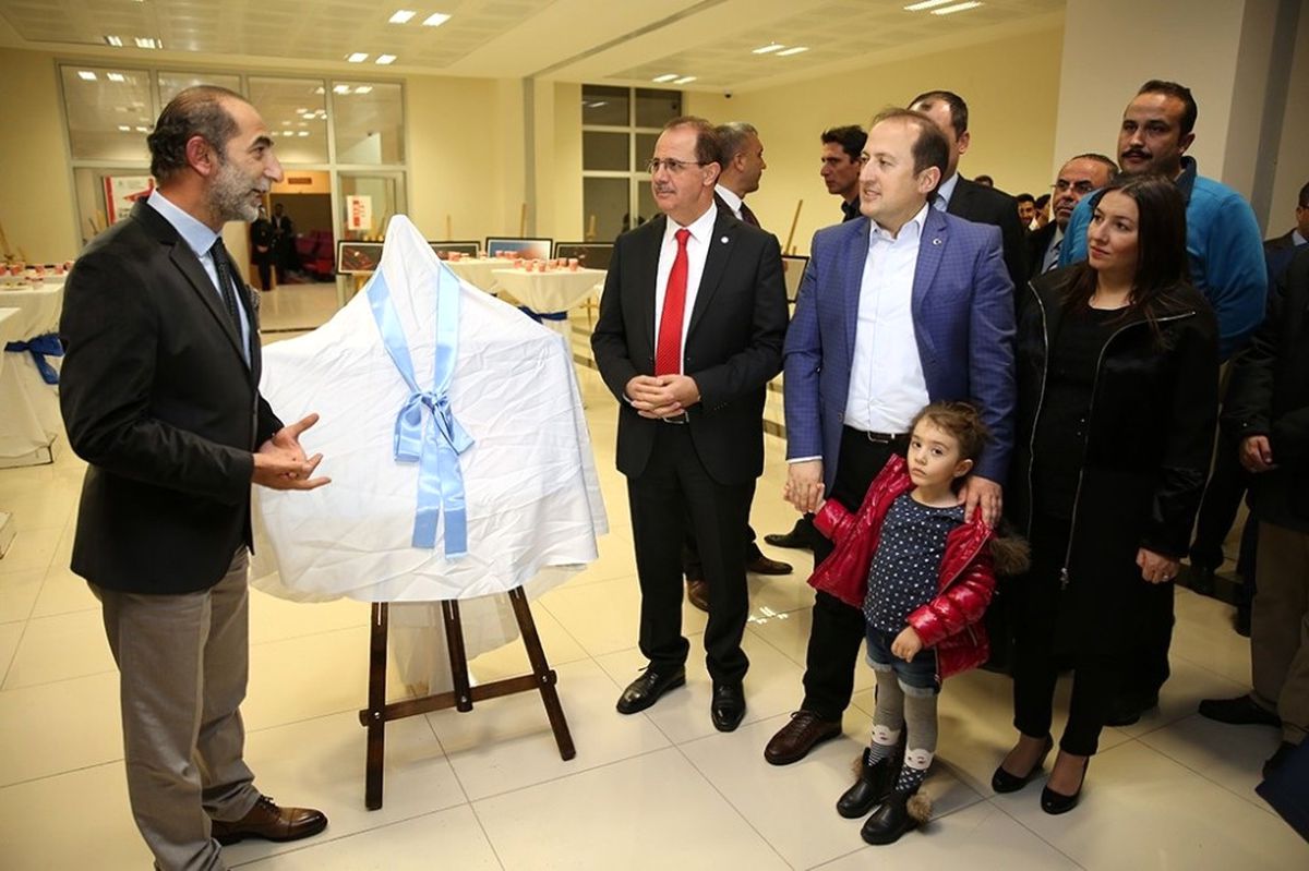 Vali Ali Hamza Pehlivan, "Işık Renk Anlam" Sergisine Katıldı