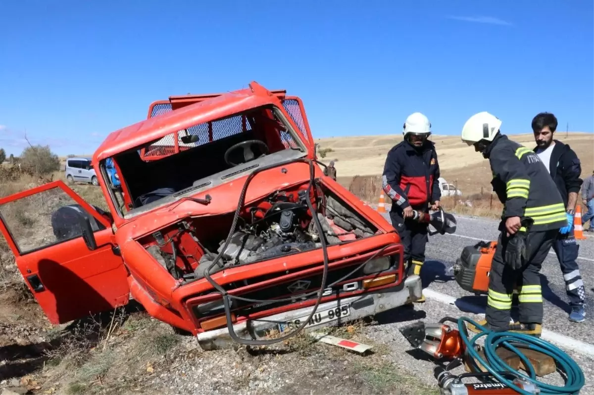 Yozgat\'ta Beton Mikseri ile Kamyonet Çarpıştı: 1 Ölü