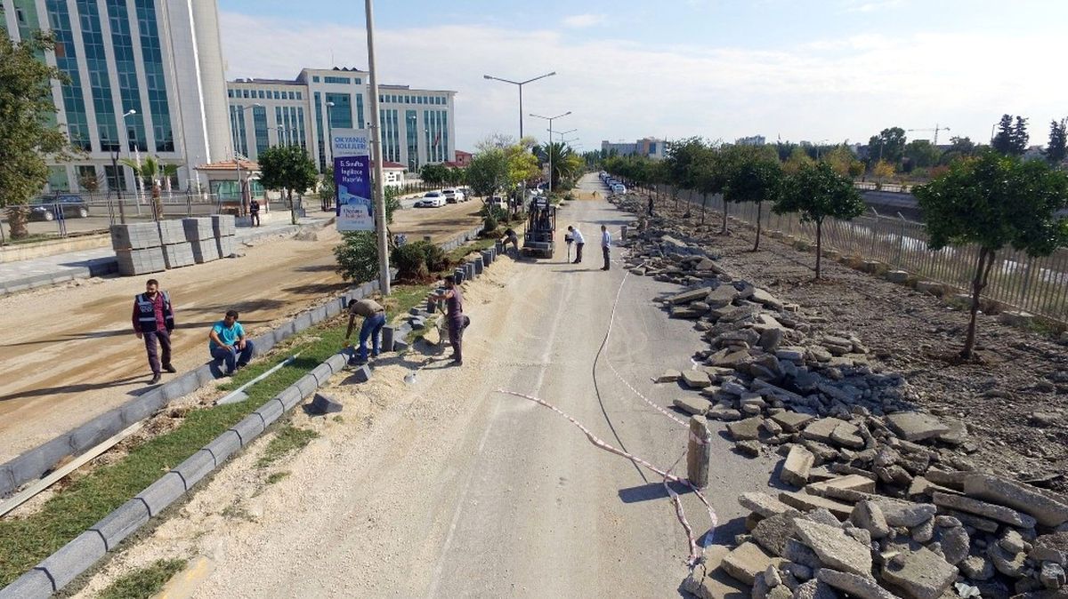 Adana\'da Asfalt Çalışmaları Sürüyor
