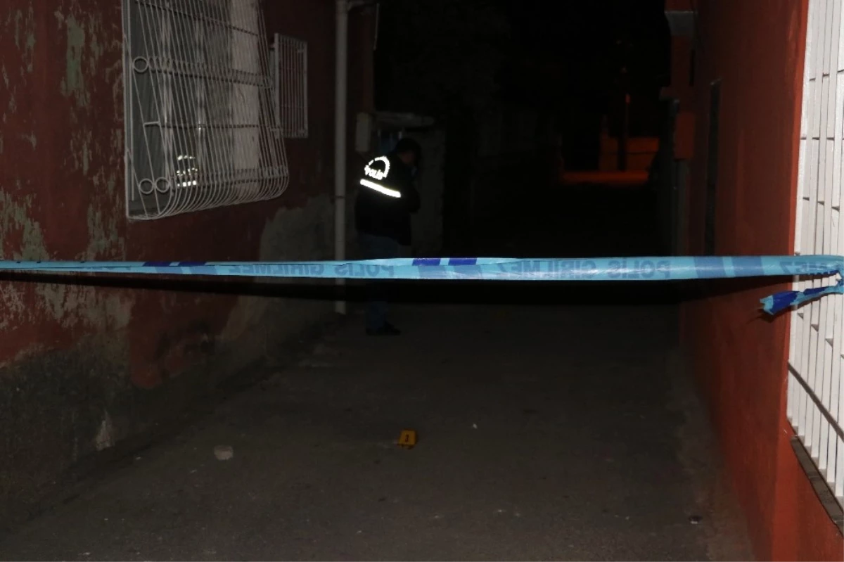 Adana\'da Bir Kişi Sokak Ortasında Tabancayla Vurularak Öldürüldü