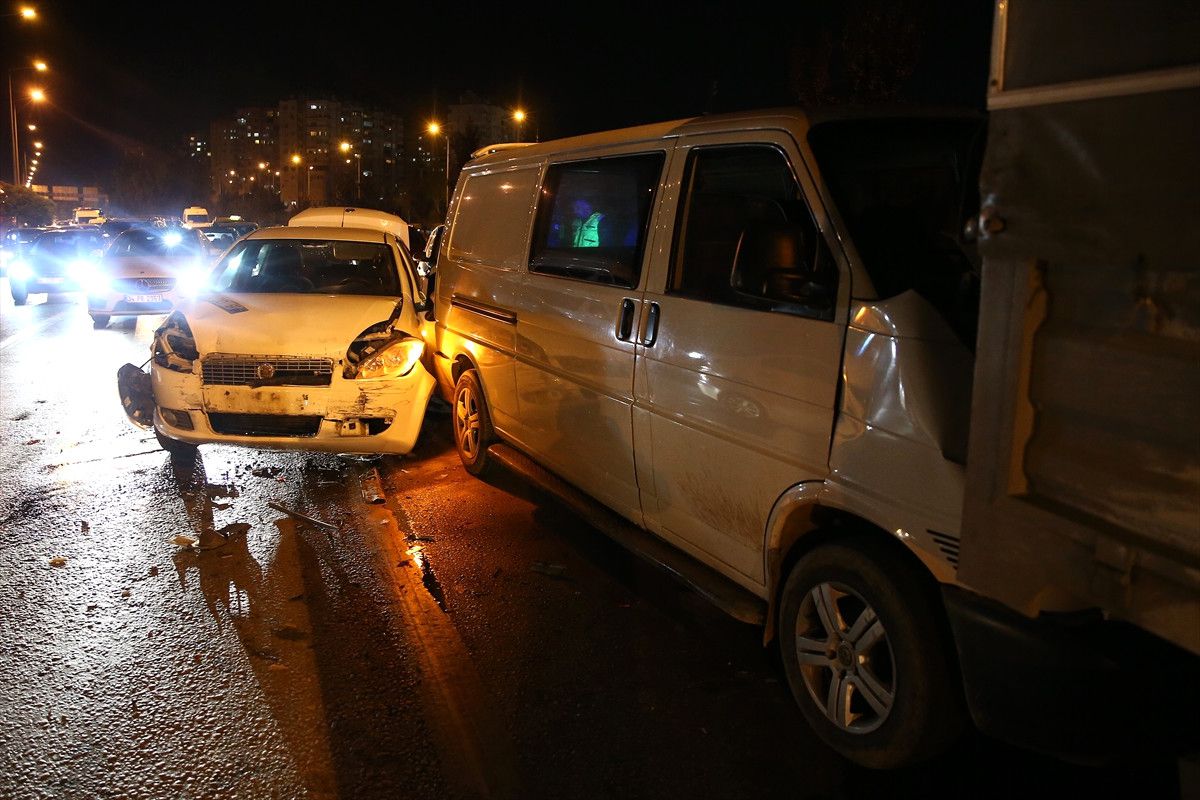 Antalya\'da Zincirleme Trafik Kazası