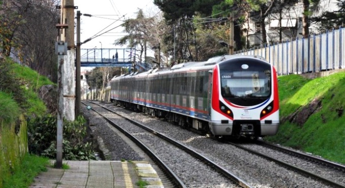Bakan Arslan, Banliyö Tren Hatları İçin Tarih Verdi