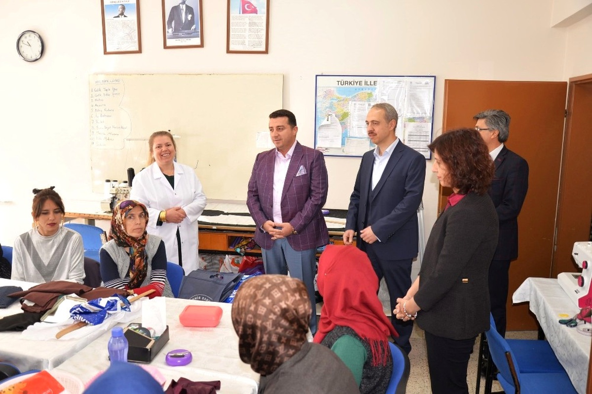 Başkan Bakıcı Halk Eğitim Kursiyerleri ile Bir Araya Geldi