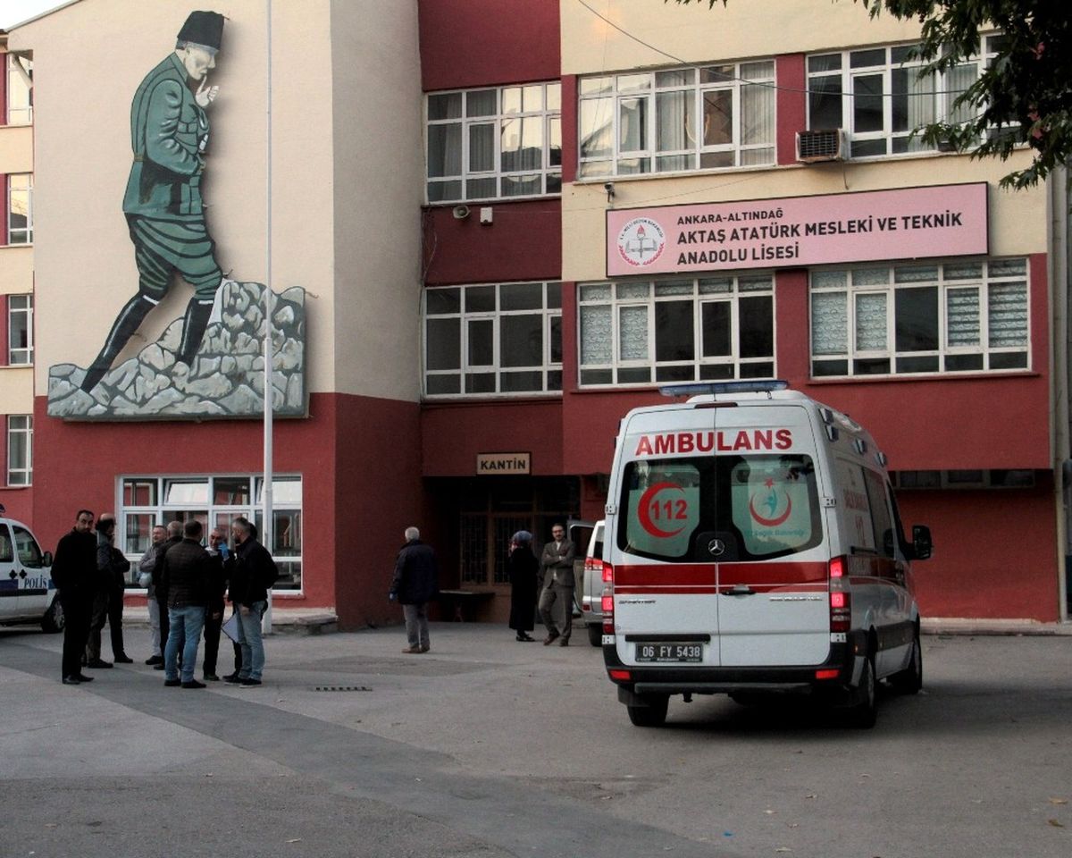 Başkent\'te 24 Öğrenci Zehirlenme Şüphesiyle Hastaneye Kaldırıldı