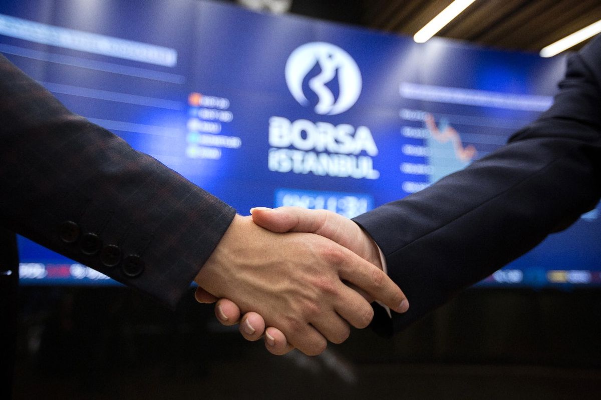 Borsa Rekorlu Günü Yatay Tamamladı
