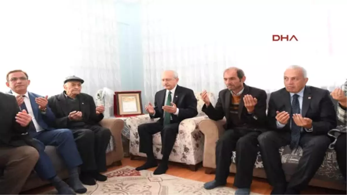 Bursa Kılıçdaroğu Şehit Uzman Çavuş Hüseyin Gençer\'in Ailesini Ziyaret Etti