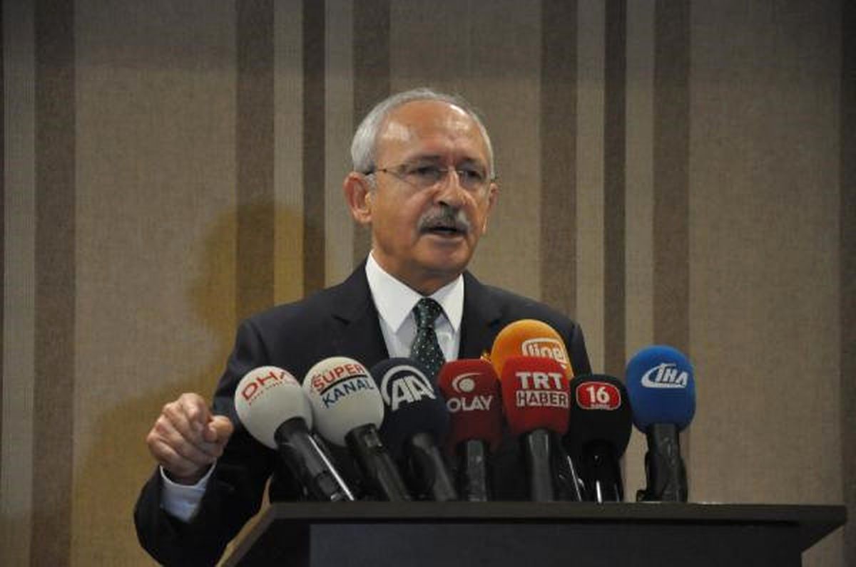 CHP Lideri Kılıçdaroğlu\'ndan Şehit Evine Ziyaret (3)