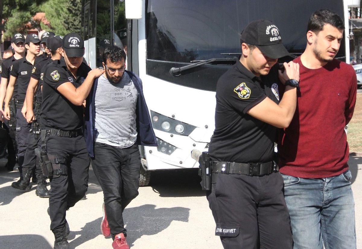 Deaş Operasyonunda Gözaltına Alınan 19 Kişi Adliyeye Sevk Edildi