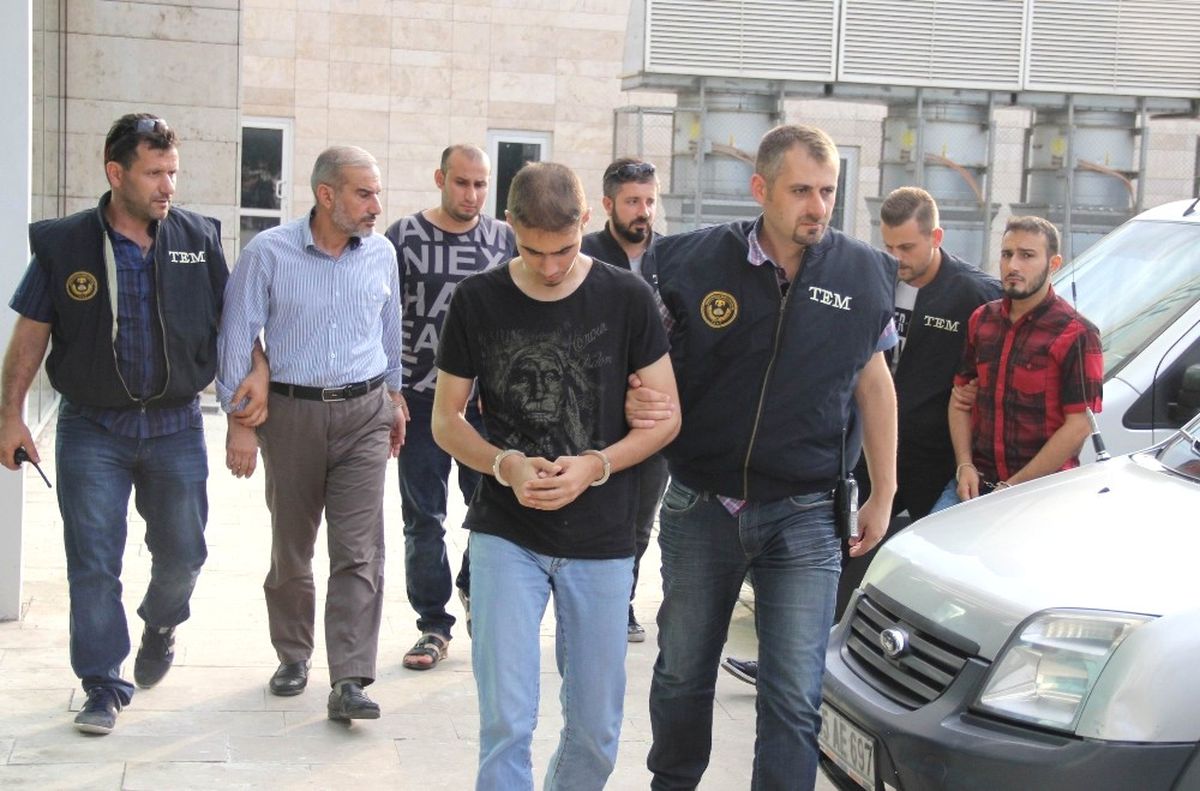 Deaş\'tan Yargılanan 3 Iraklı Kardeşe 6 Yıl 3\'er Ay Hapis