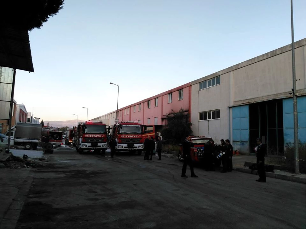 Dokuma Atölyesindeki Yangın Büyük Hasara Yol Açtı