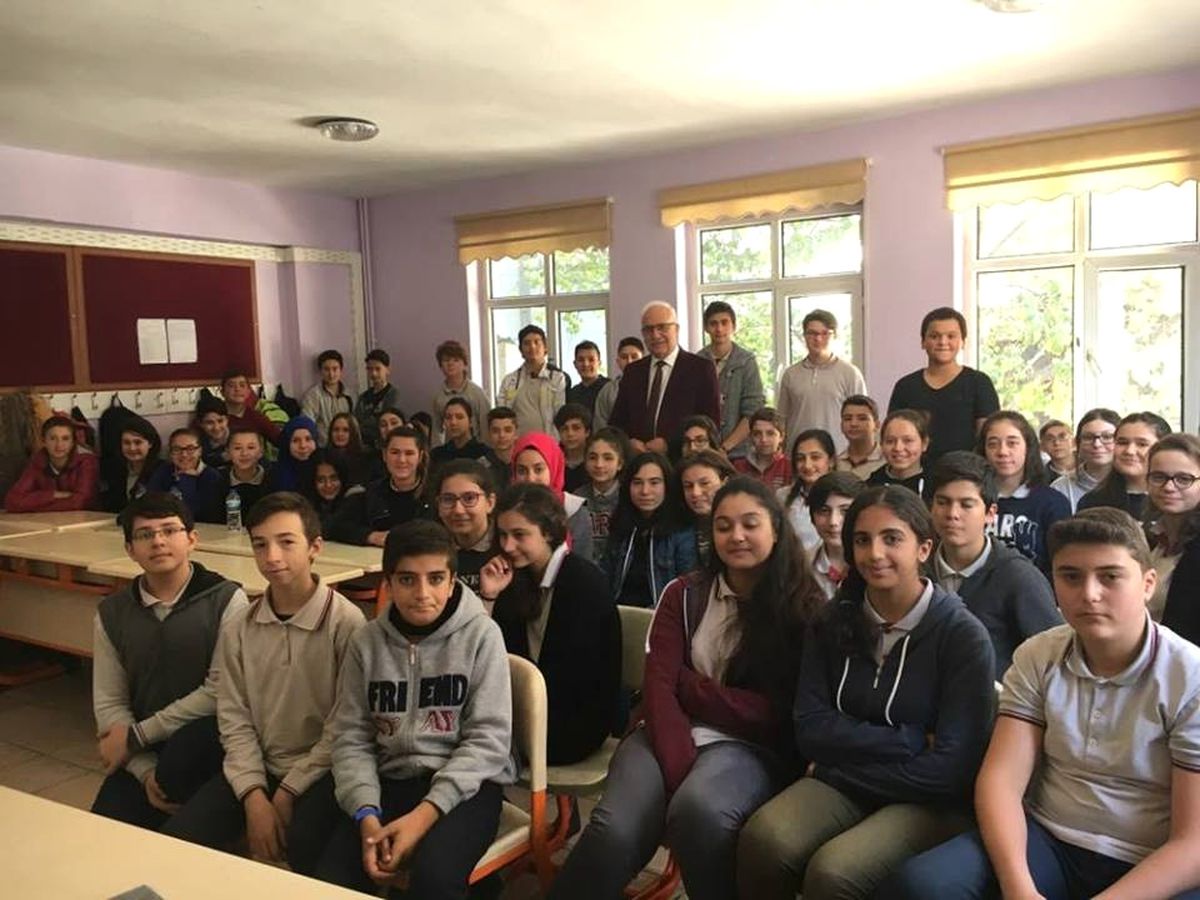 Eğitimci Yazar Muzaffer Tekelioğlu, Kariyer Günlerinde Öğrencilerle Buluştu