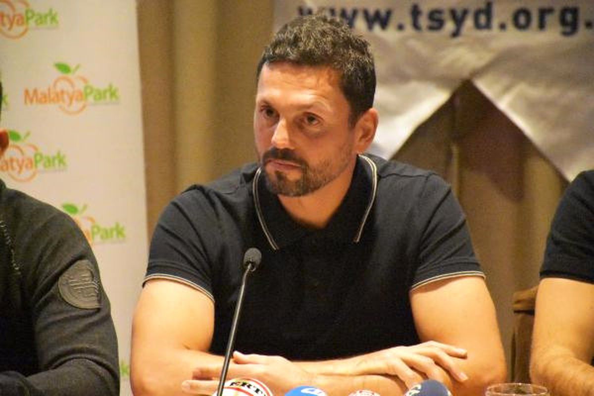 Evkur Yeni Malatyaspor Teknik Direktörü Bulut: Devre Arası Transfer Kararını Ben ve Ekibim Verecek