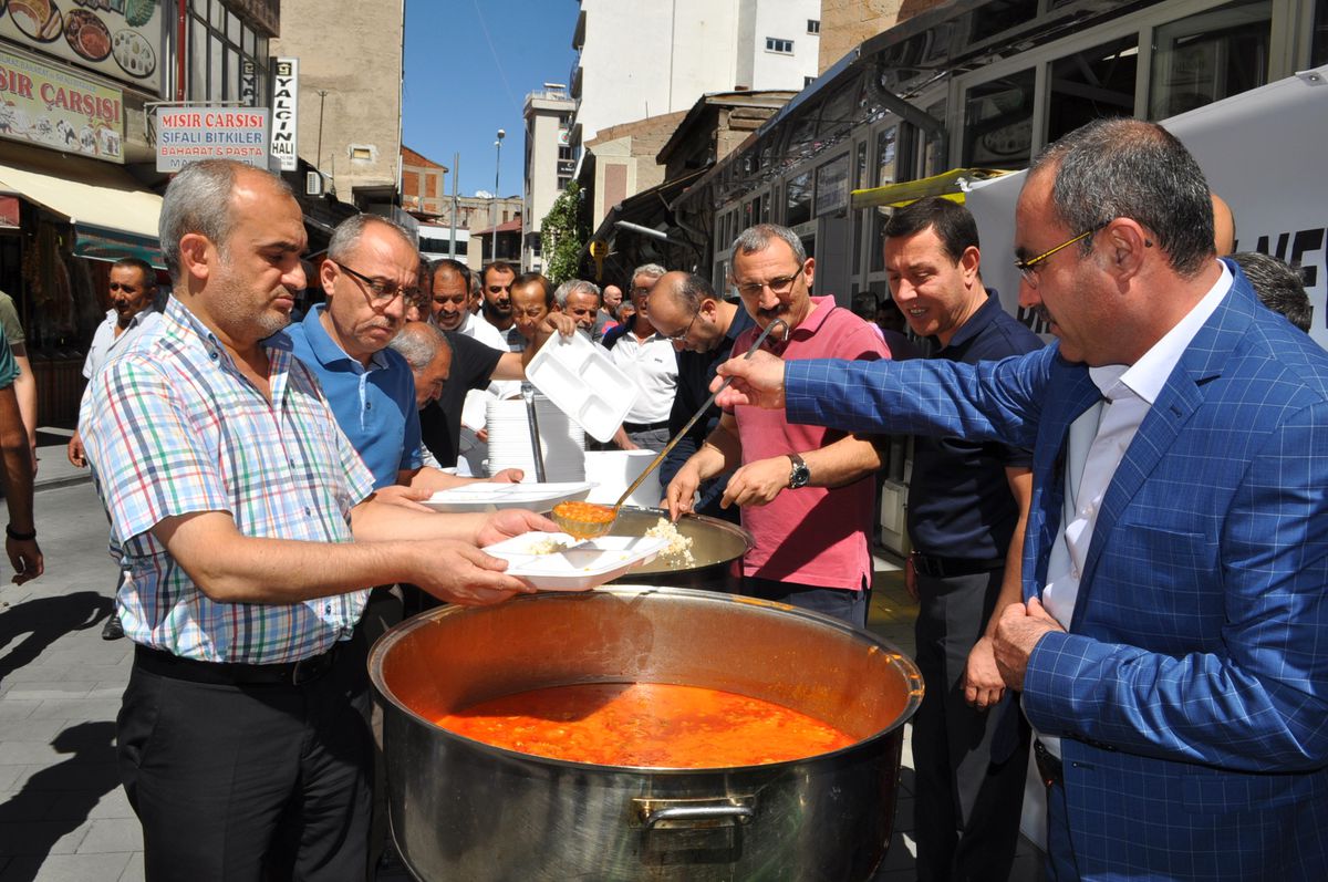 Fasulye Dağıtımı Bu Kez Sanayi Camiinde