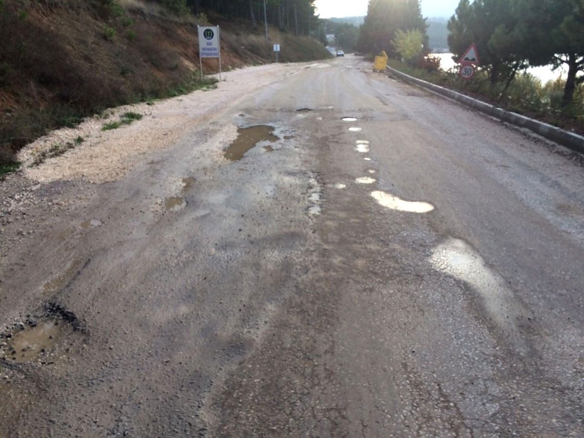 Gölpark\'ın Yolları Onarım Bekliyor