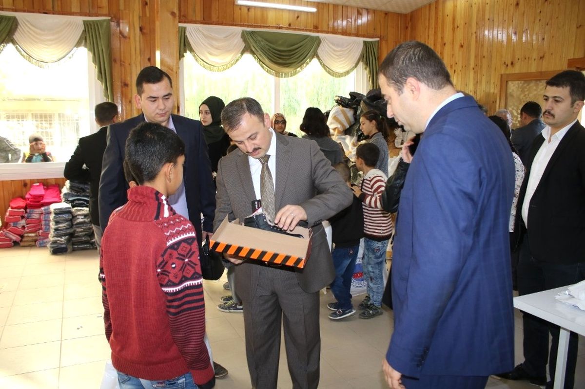 İhtiyaç Sahibi 2 Bin Öğrenciye Giyim Yardımı