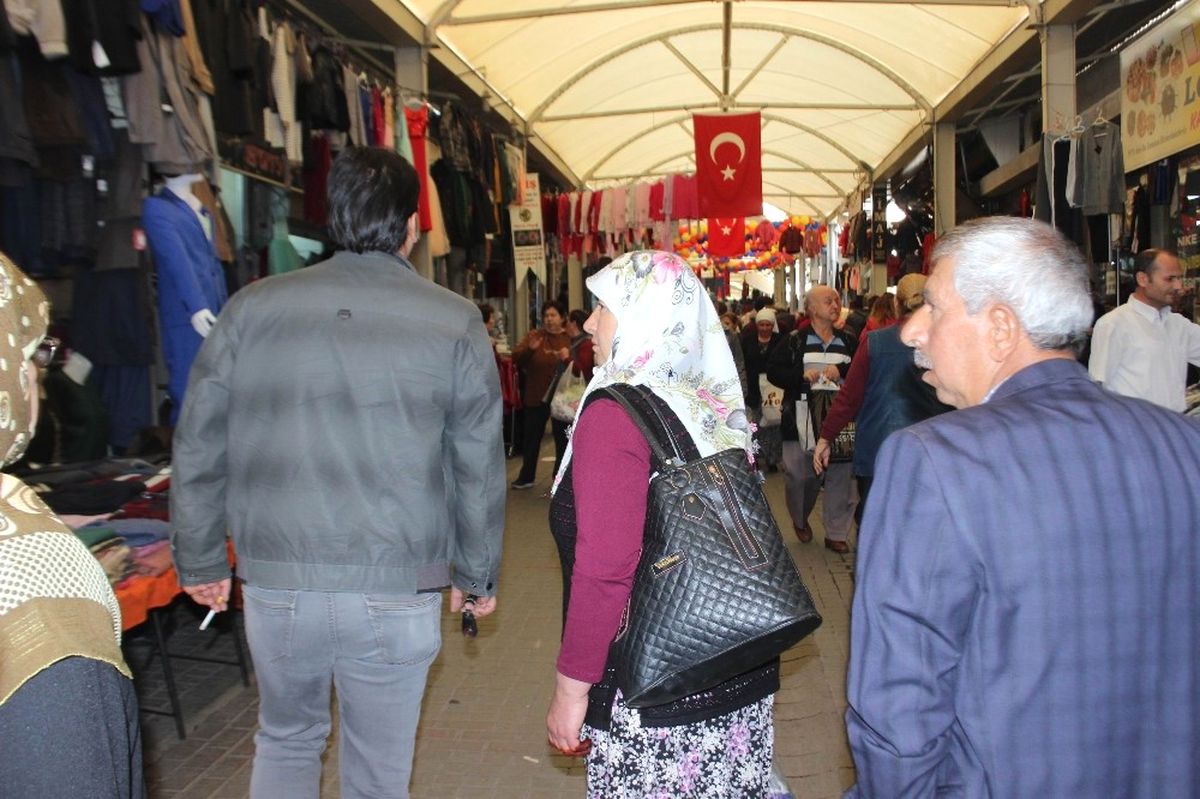 İnciri Satan Pazara İndi, Aydın\'da Esnaf Bayram Yaptı