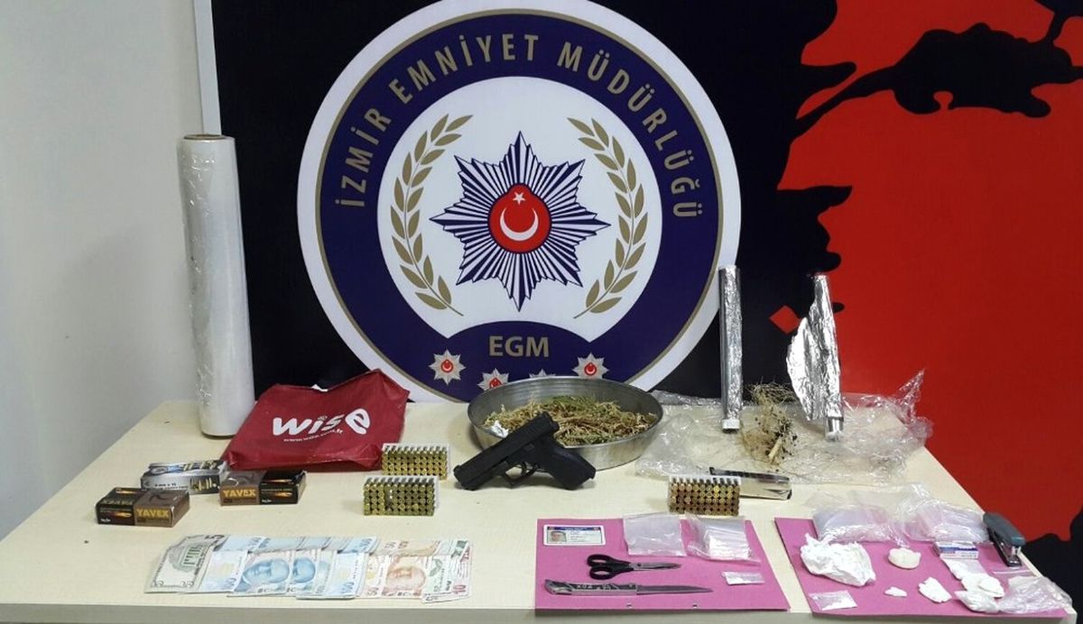 İzmir\'de Torbacılara Darbe: 25 Gözaltı