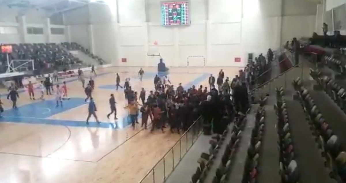 Kilis\'te Liseler Arası Basketbol Maçında Kavga Çıktı