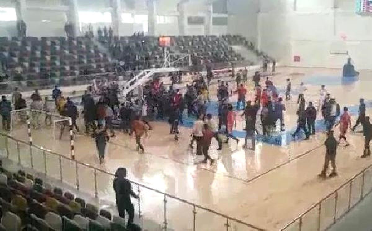 Kilis\'te Liselilerin Basketbol Maçında Kavga