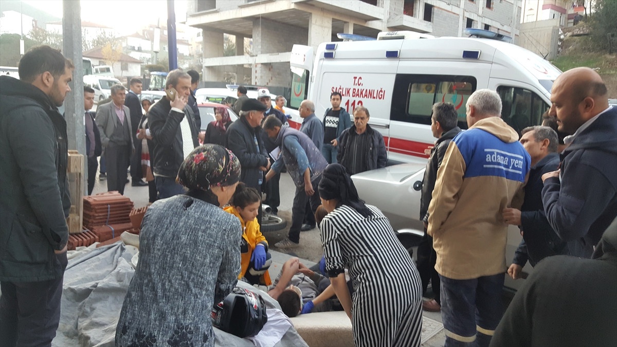 Kızılcahamam\'da Otomobil ile Motosiklet Çarpıştı: 1 Yaralı