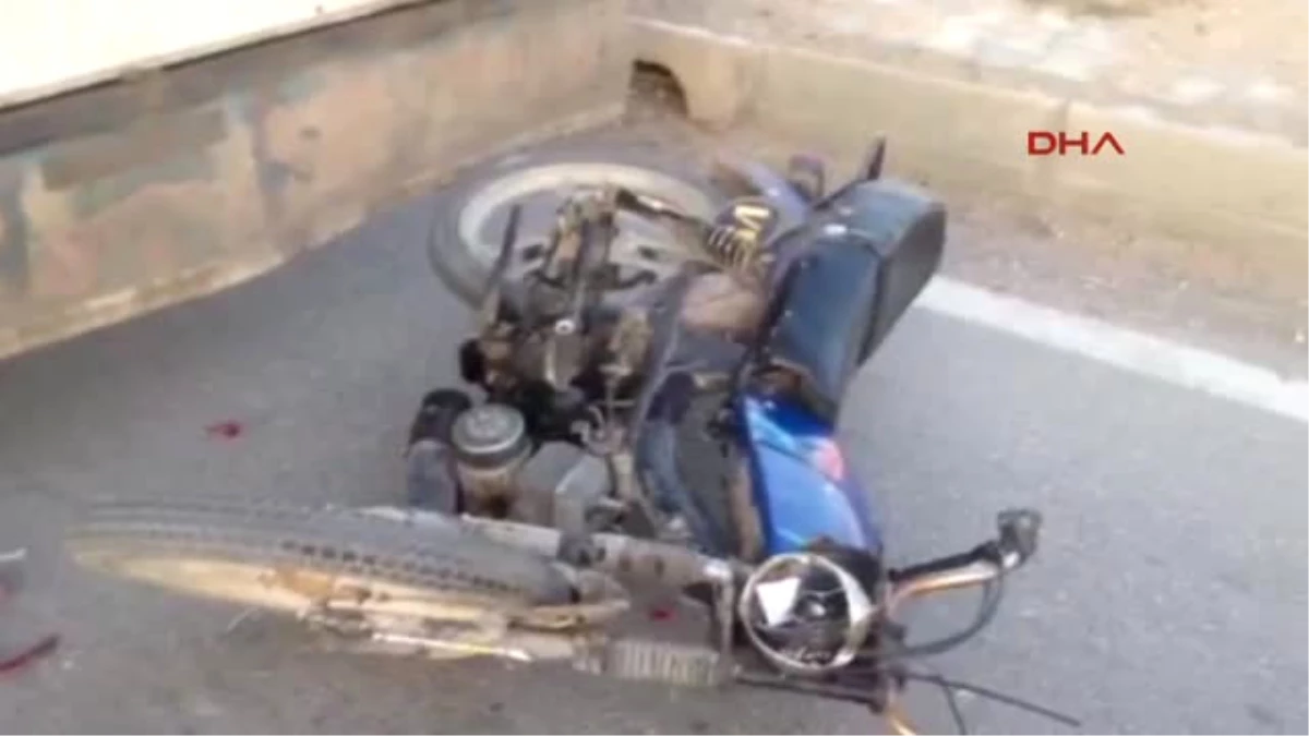 Konya Tır\'a Çarpan Motosikletin Sürücüsü Yaralandı