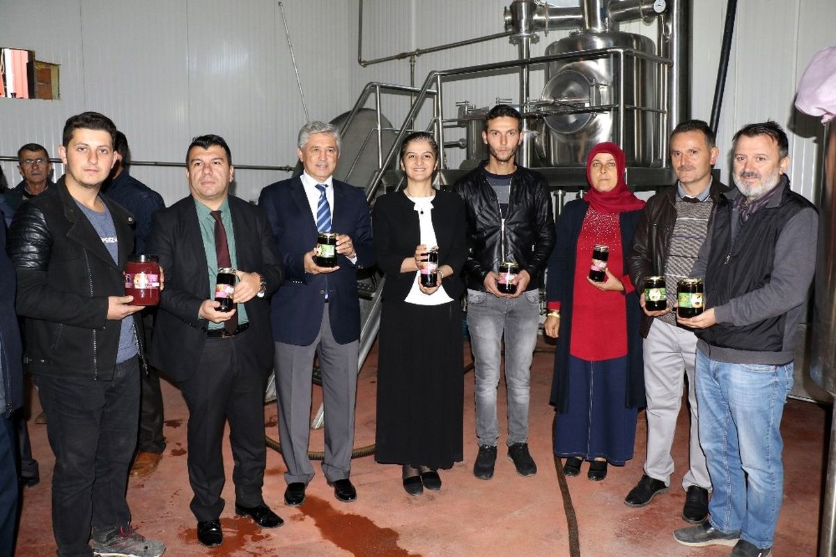 Köyde Kurdukları Fabrikadan Dünya\'ya Pancar Pekmezi İhraç Edecekler