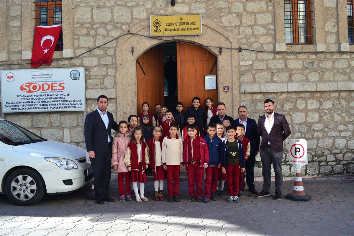 Kütüphanede Kitap Okuma Etkinliği