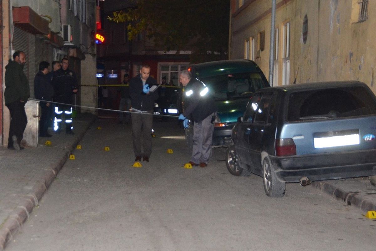 Maskeli Şahıs Dehşet Saçtı: 1 Yaralı