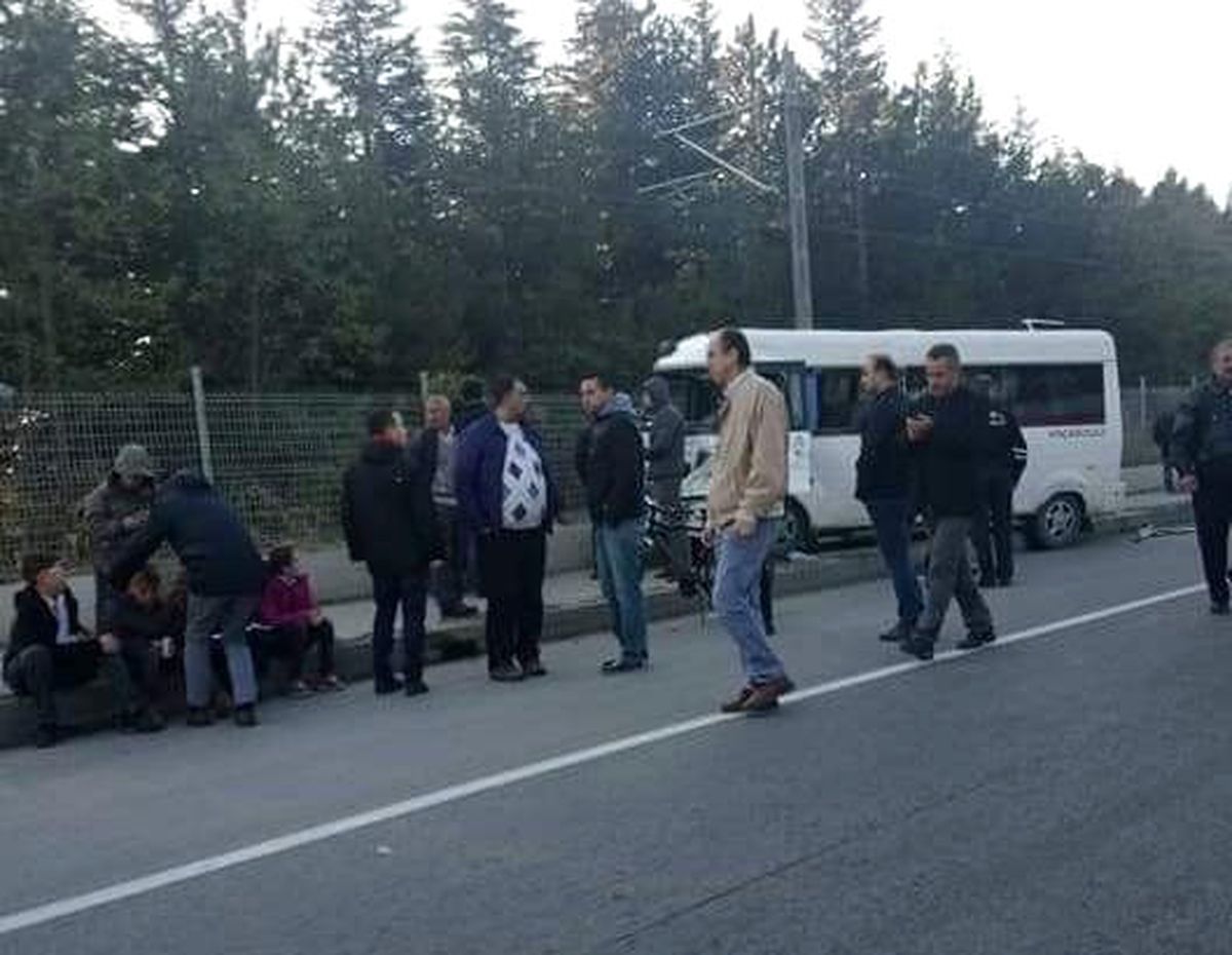 Okul Servisi ile Kamyonet Çarpıştı, 9 Kişi Yaralandı