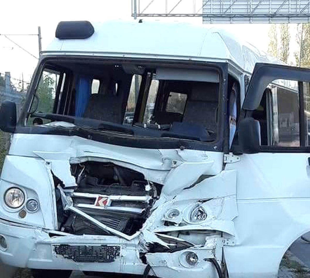Okul Servisi ile Kamyonet Çarpıştı, 9 Kişi Yaralandı