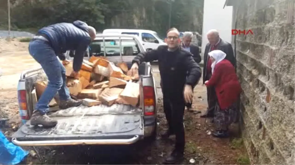 Rize Kışlık Yakacak Derdine Düşen Nineye Odun Yardımı