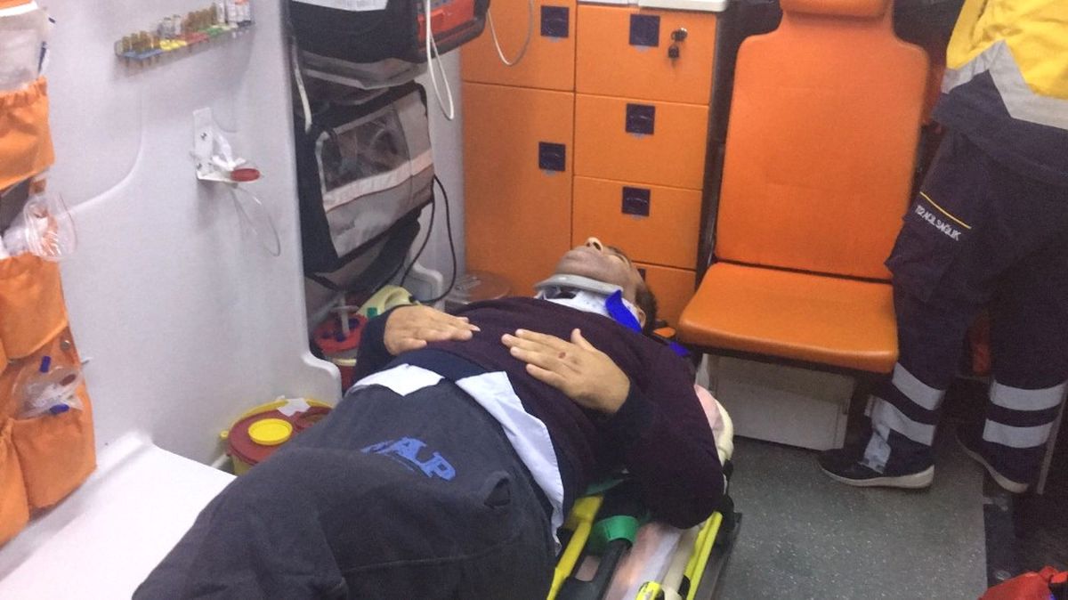 Sıkıştıkları Otomobilden Cankur Kurtardı