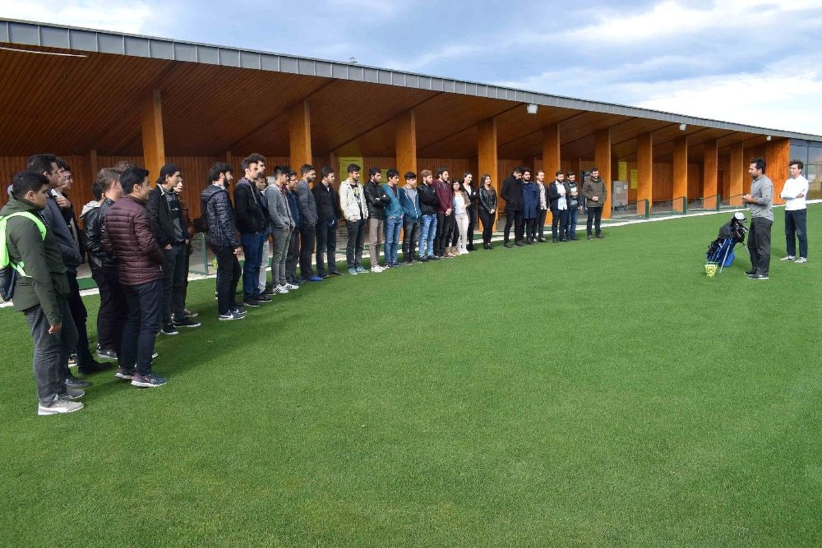 Üniversite Öğrencilerinin Golf Keyfi
