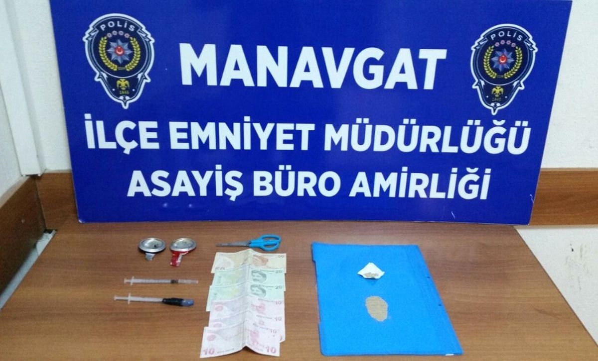 Uyuşturucu Madde Satarken Yakalandılar