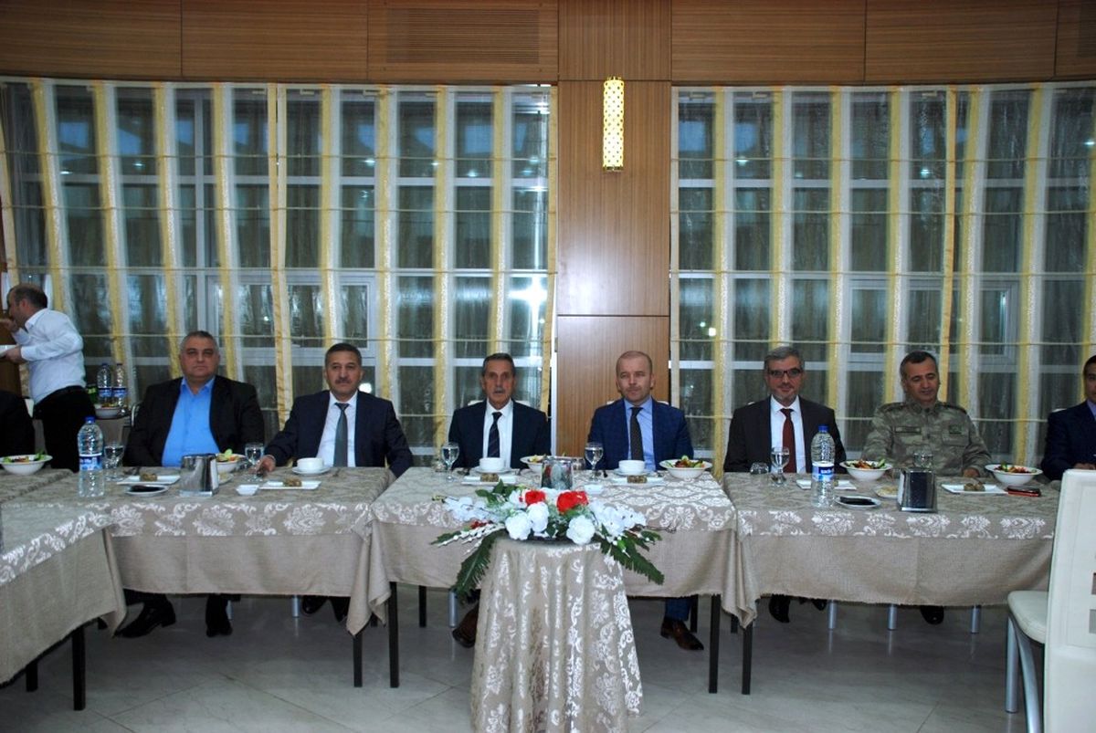 Vali Yardımcısı Murat Süzen\'e Veda Yemeği
