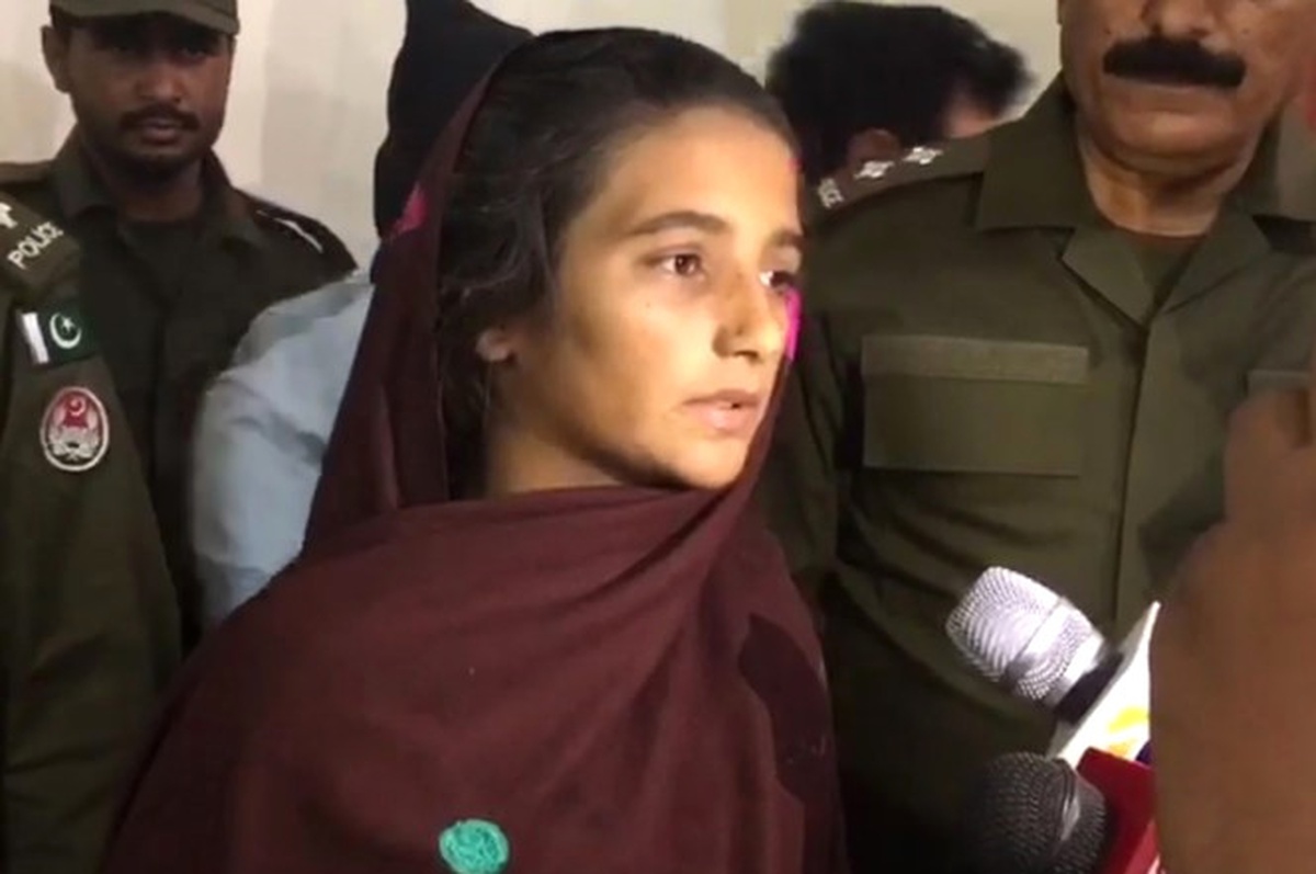 Zorla Evlendirilen Pakistanlı Gelin 13 Kişiyi Zehirledi