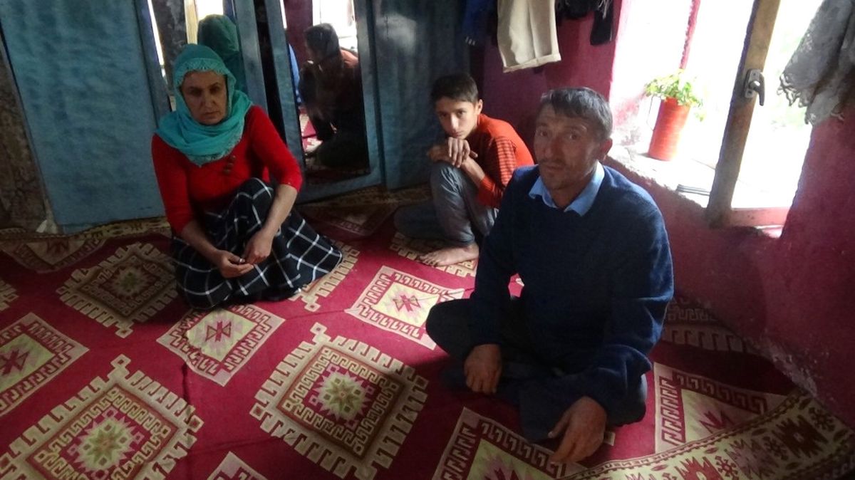 7 Nüfuslu Aile Tek Odada Yaşam Mücadelesi Veriyor