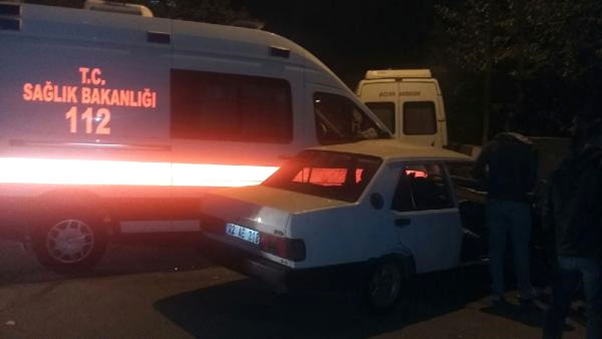 Adıyaman\'da Ambulans ile Otomobil Çarpıştı: 4 Yaralı