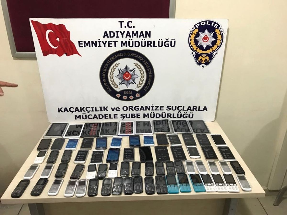 Adıyaman\'da Kaçak Cep Telefonu ve Tablet Ele Geçirildi