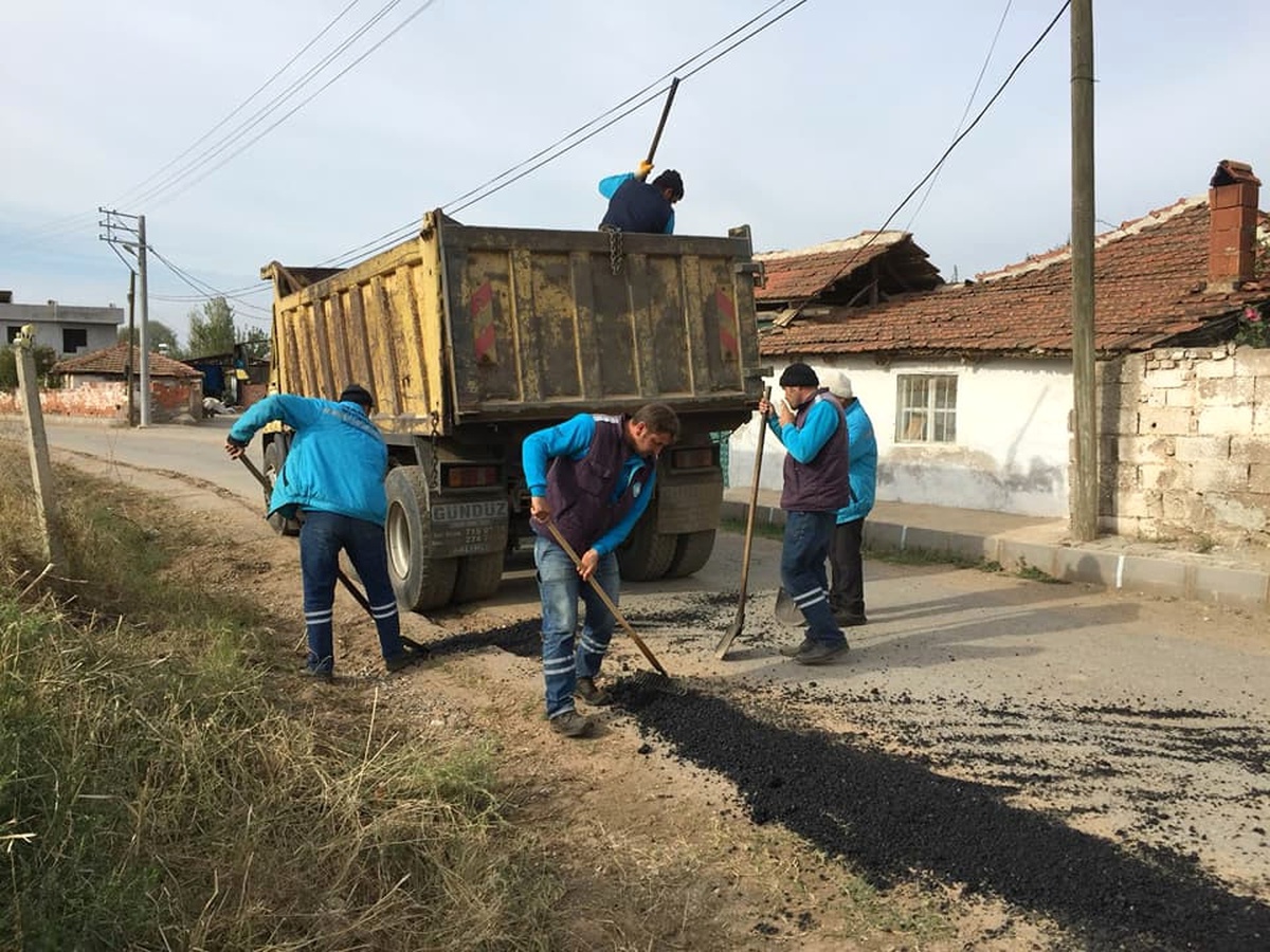 Ahmetli\'de Yol Bakımları Yapılıyor